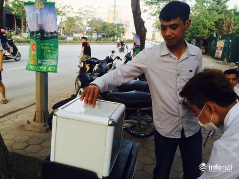 Hà Nội mới lạ với tiệm cắt tóc miễn phí ven đường - ảnh 4