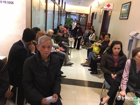 Khám, tặng máy trợ thính cho gần 400 bệnh nhân - ảnh 1