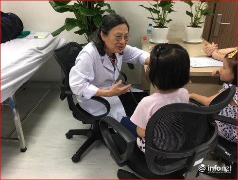 Thức ăn nhanh, béo phì và dậy thì sớm: Phụ huynh đừng ép con mình