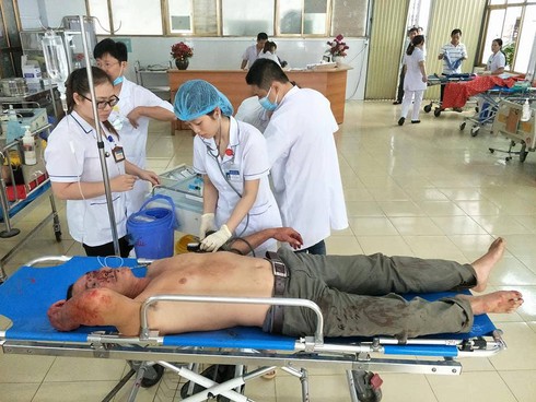 Bệnh viện Tuyên Quang cấp cứu 11 nạn nhân bị tai nạn giao thông - ảnh 1