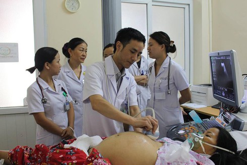 Cứu sống mẹ con sản phụ rau cài răng lược, xuất huyết giảm tiểu cầu - ảnh 1