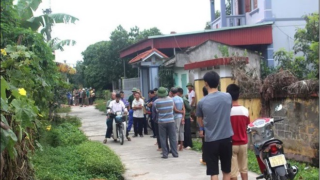 Con gái phát hiện bố gục trên vũng máu trong vườn ở Hải Dương