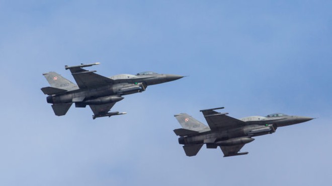 Máy bay chiến đấu của Nga bị F-16 và MiG-29 Ba Lan 