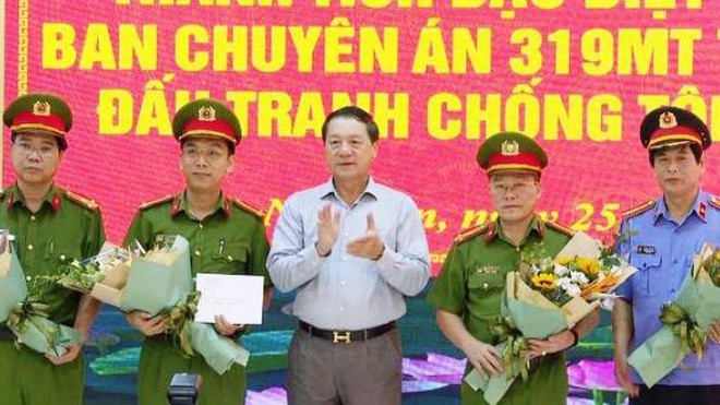 Khen thưởng Ban chuyên án triệt phá đường dây ma túy “khủng” ở Nghệ An