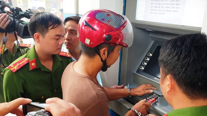 3 đối tượng Trung Quốc trộm gần 300 triệu đồng ở ATM bằng thủ đoạn siêu tinh vi