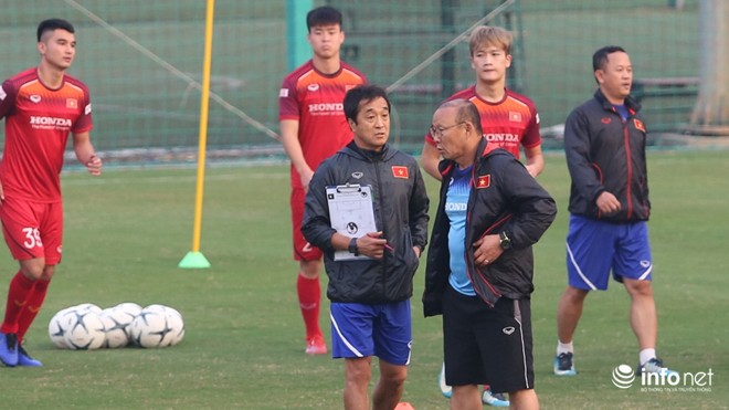 Trước thềm đấu UAE, thầy Park nhận tin vui từ trợ lý Lee Young-jin