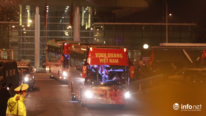 U22 Việt Nam về đến sân bay Nội Bài
