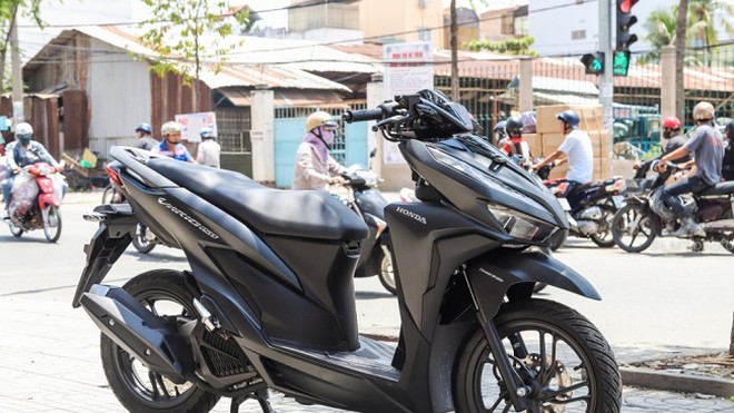 Ấn tượng Honda Vario 150 đen tuyền lên đồ chơi hàng hiệu  Motosaigon
