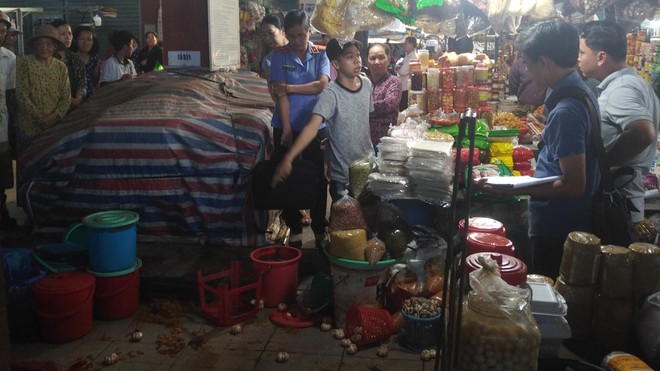 Tiền Giang: Một người phụ nữ bất ngờ bị đâm nhiều nhát giữa chợ Thạnh Trị