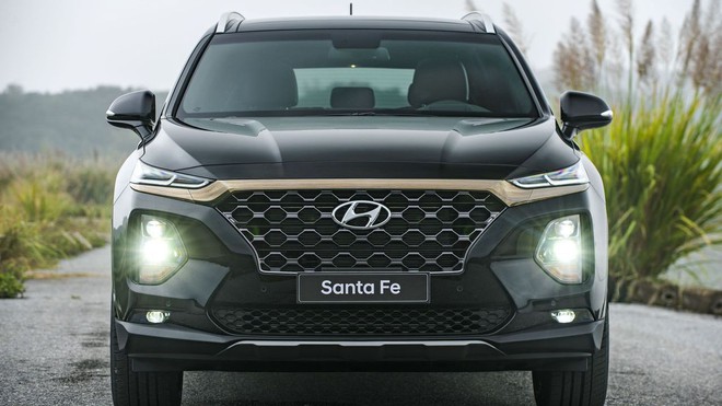 So sánh nhanh Hyundai Santa Fe 2020 và Toyota Fortuner 2020