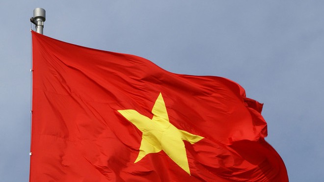 hình lá cờ Việt Nam có mấy trục đối xứng