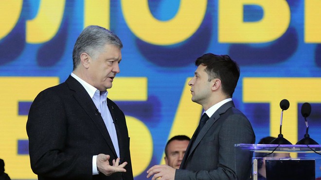 Chi tiết màn “so găng” nảy lửa trước giờ G giữa ông Poroshenko và Zelensky