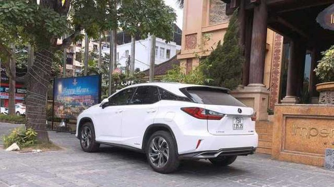 Chủ tịch tỉnh Thừa Thiên - Huế đề nghị làm rõ vụ cấp biển số 'siêu đẹp' cho xe Lexus