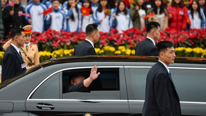 Xem kỹ xe bọc thép Mercedes-Benz S 600 Pullman Guard hộ tống ông Kim Jong Un đến Hà Nội