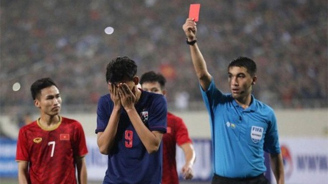 Vì sao cầu thủ U23 Thái Lan không bị treo giò như Việt Nam dù nhận thẻ đỏ?