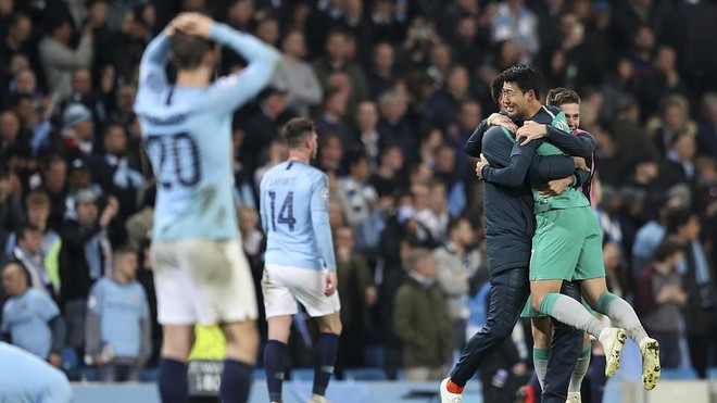 Vỡ mộng “ăn bốn”, điều gì đang chờ đợi Man City?