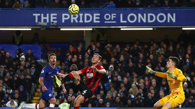 Vòng 17 Ngoại hạng Anh: Chelsea lại gục ngã trên sân nhà
