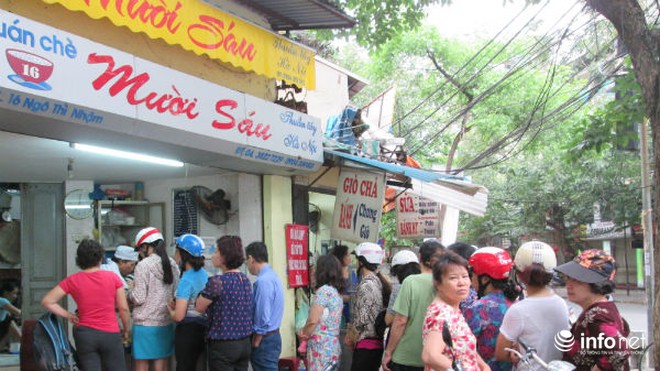 Người Hà Nội xếp hàng mua bánh trôi, bánh chay ngày Tết Hàn thực