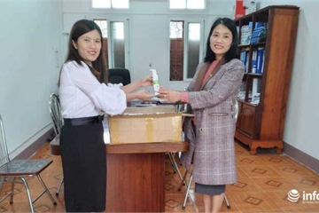 Nữ giáo viên Hà Tĩnh góp tiền mua nước rửa tay tặng cho nhà trường