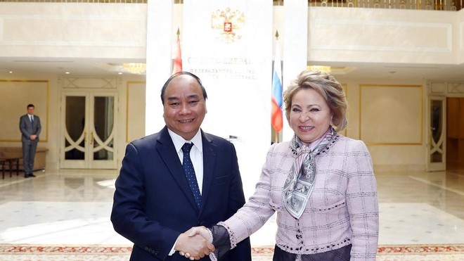 Thủ tướng Nguyễn Xuân Phúc gặp Chủ tịch Hội đồng Liên bang Nga