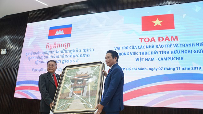 Đoàn nhà báo Campuchia thăm trung tâm báo chí TP.HCM