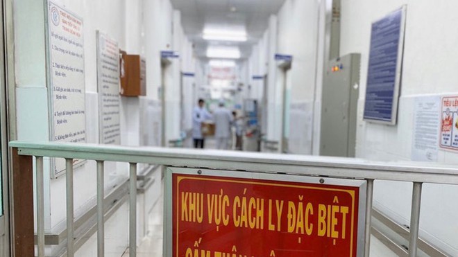 Bệnh nhi 10 tuổi từ Trung Quốc đang cách ly tại BV Nhi Trung ương