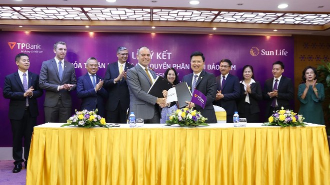 TPBank ký kết thỏa thuận độc quyền phân phối bảo hiểm với Sun Life Việt Nam