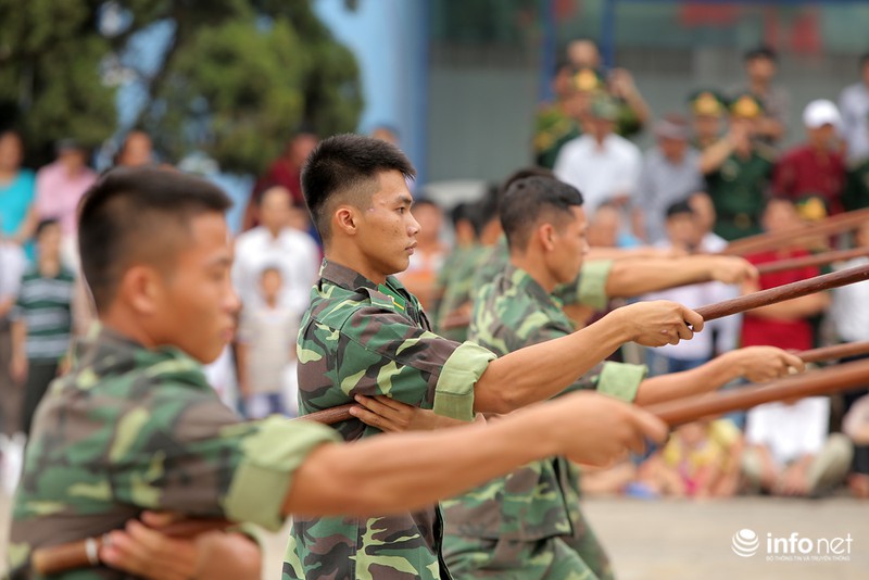 Pha biểu diễn tuyệt kỹ đánh bắt tội phạm của Bộ đội Biên phòng - ảnh 4