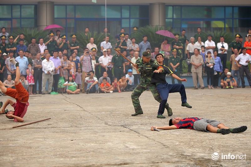 Pha biểu diễn tuyệt kỹ đánh bắt tội phạm của Bộ đội Biên phòng - ảnh 6
