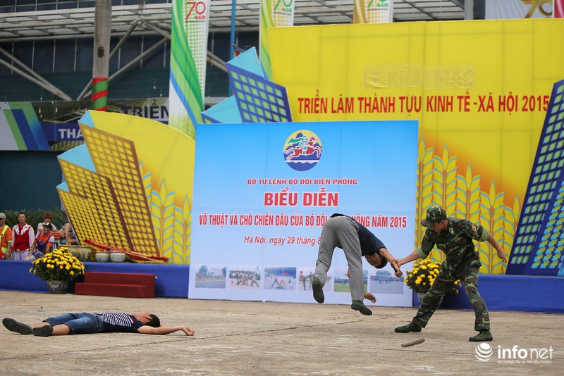 Pha biểu diễn tuyệt kỹ đánh bắt tội phạm của Bộ đội Biên phòng - ảnh 8