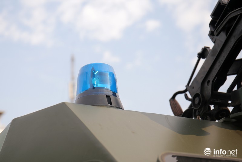 Cận cảnh xe chống đạn RAM-MKIII của lực lượng an ninh Việt Nam - ảnh 10