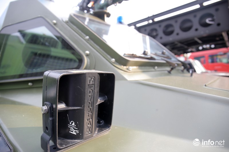 Cận cảnh xe chống đạn RAM-MKIII của lực lượng an ninh Việt Nam - ảnh 11