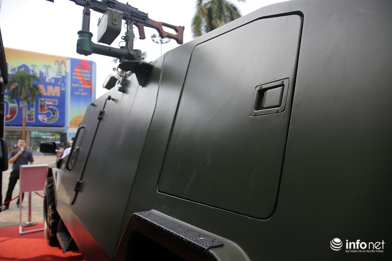 Cận cảnh xe chống đạn RAM-MKIII của lực lượng an ninh Việt Nam - ảnh 2