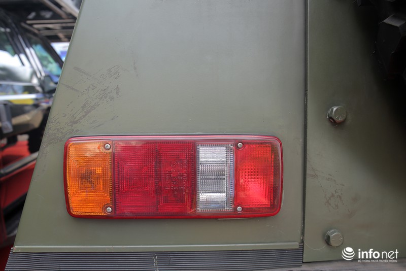 Cận cảnh xe chống đạn RAM-MKIII của lực lượng an ninh Việt Nam - ảnh 4