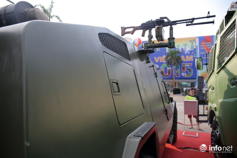 Cận cảnh xe chống đạn RAM-MKIII của lực lượng an ninh Việt Nam - ảnh 5