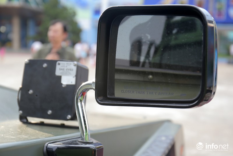 Cận cảnh xe chống đạn RAM-MKIII của lực lượng an ninh Việt Nam - ảnh 6