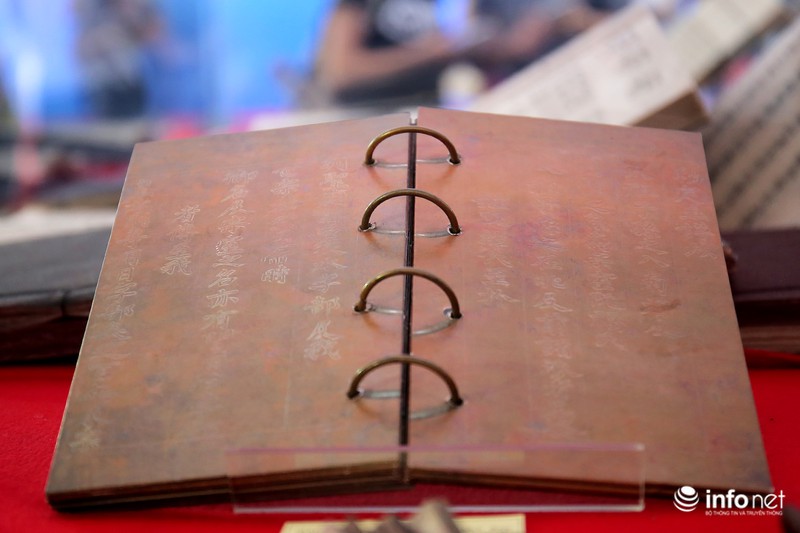Tận mắt ngắm tư liệu cổ ngành xuất bản - ảnh 8
