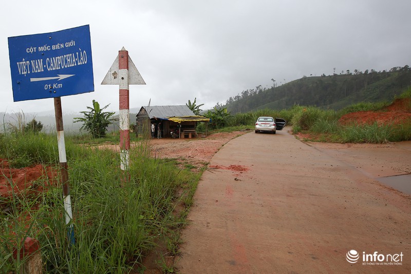 Thăm cột mốc đặc biệt ở ngã 3 biên giới Việt Nam - Lào - Campuchia - ảnh 2