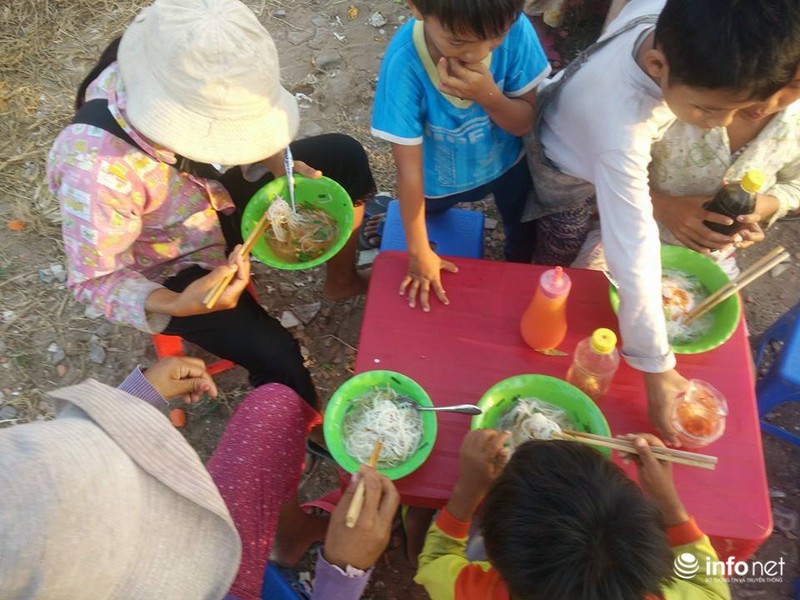 Trực tuyến: Không khí đón năm mới Ất Mùi - 2015 của người Việt ở năm châu - ảnh 73