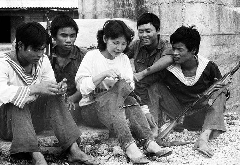 Ảnh vô giá: Bộ đội Việt Nam giữ đảo Trường Sa năm 1988 sau trận Gạc Ma - ảnh 20