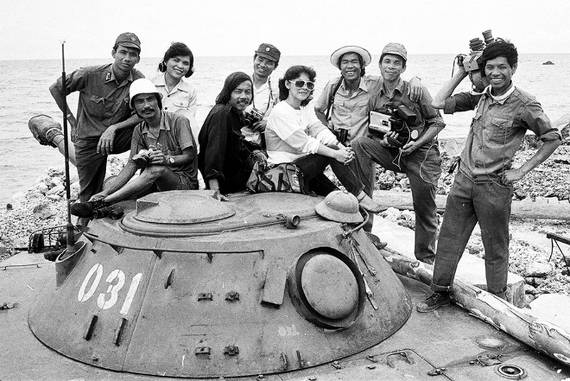 Ảnh vô giá: Bộ đội Việt Nam giữ đảo Trường Sa năm 1988 sau trận Gạc Ma - ảnh 21