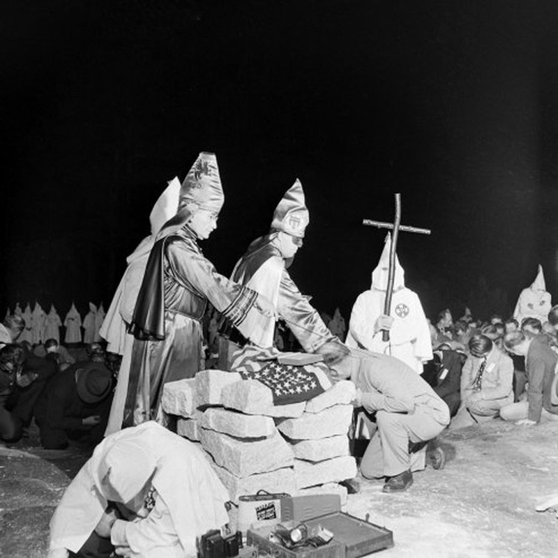 Hình ảnh hành lễ bí ẩn của hội Ku Klux Klan những năm 1940 - ảnh 3