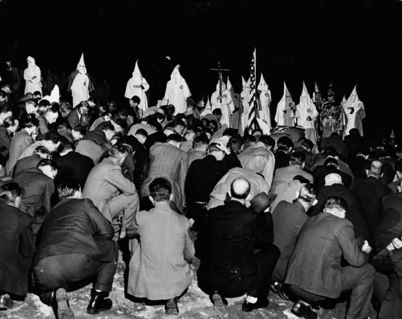 Hình ảnh hành lễ bí ẩn của hội Ku Klux Klan những năm 1940 - ảnh 7