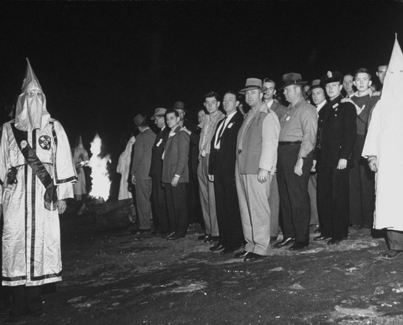 Hình ảnh hành lễ bí ẩn của hội Ku Klux Klan những năm 1940 - ảnh 9