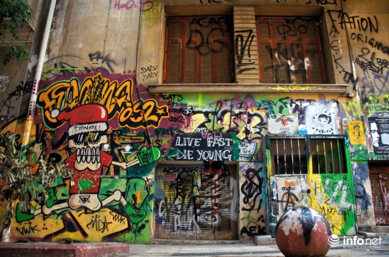 Những tác phẩm graffiti tuyệt vời từ người thất nghiệp ở Hy Lạp - ảnh 15