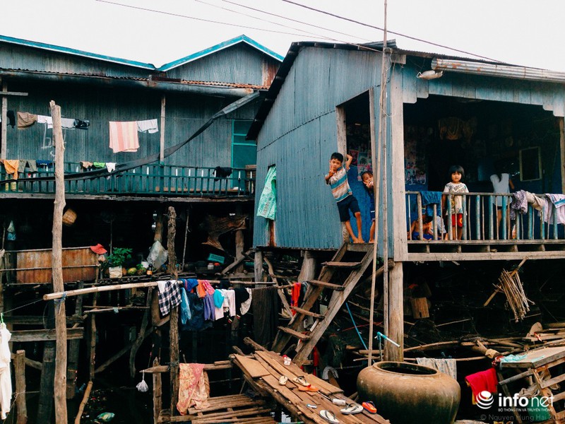 Ngắm cảnh yên bình của ngôi làng người Việt dọc bờ Biển Hồ - ảnh 5