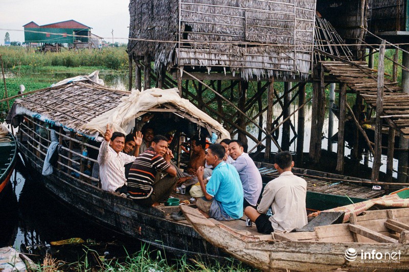 Ngắm cảnh yên bình của ngôi làng người Việt dọc bờ Biển Hồ - ảnh 9