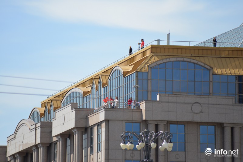 Muôn kiểu xem duyệt binh Ngày Chiến thắng của dân Nga - ảnh 12