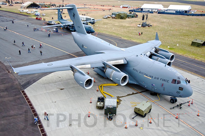 C-17 - Máy bay vận tải khủng chuyên phục vụ Tổng thống Mỹ - ảnh 10