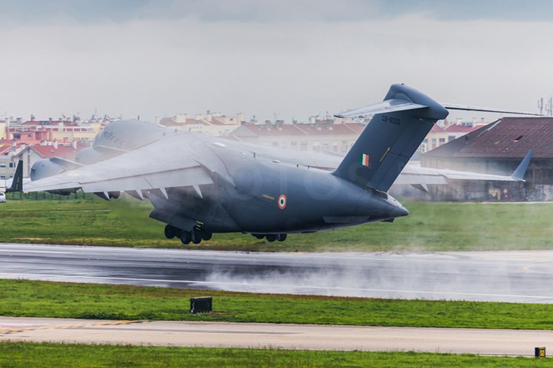 C-17 - Máy bay vận tải khủng chuyên phục vụ Tổng thống Mỹ - ảnh 13